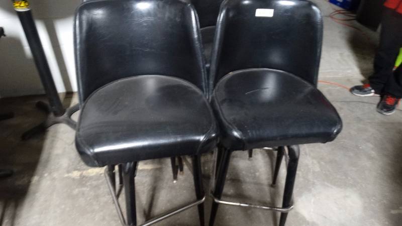 lot 184 image: 2 bar stools