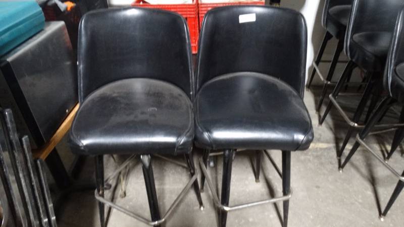 lot 186 image: 2 bar stools