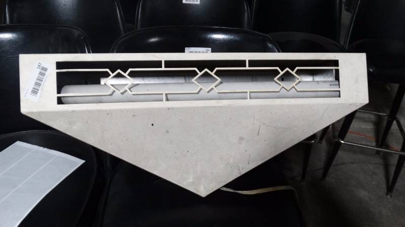 lot 187 image: Wall mount bug light