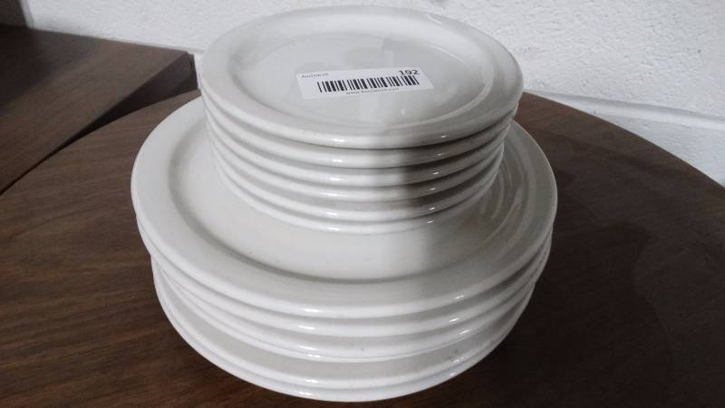 lot 192 image: 6 round dinner plates & 6 round dessert plates