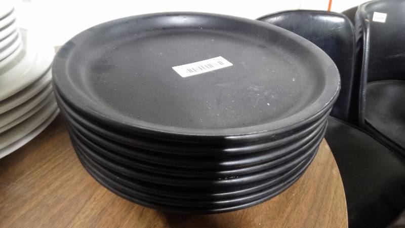 lot 193 image: 8 lg round black dinner plates
