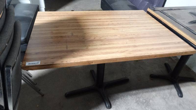 lot 198 image: Pedestal base dining table