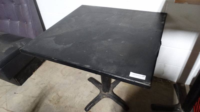 lot 199 image: Pedestal base dining table