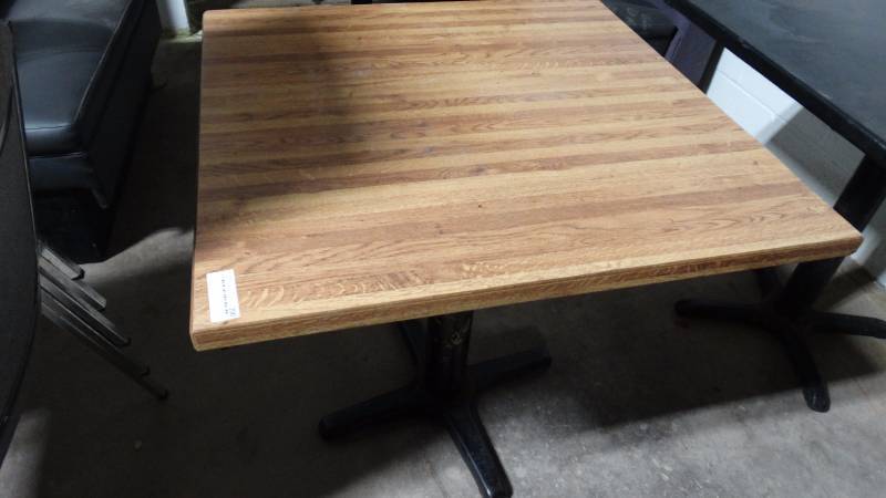 lot 200 image: Pedestal base dining table
