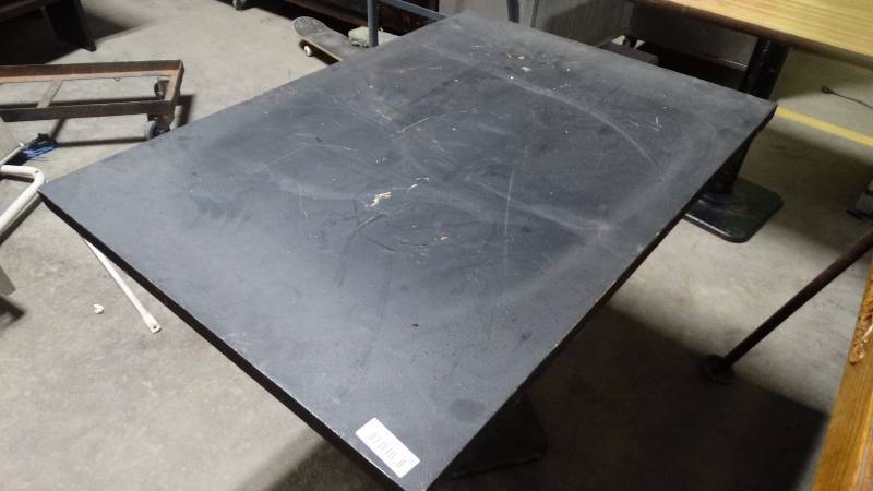 lot 226 image: Pedestal base dining table