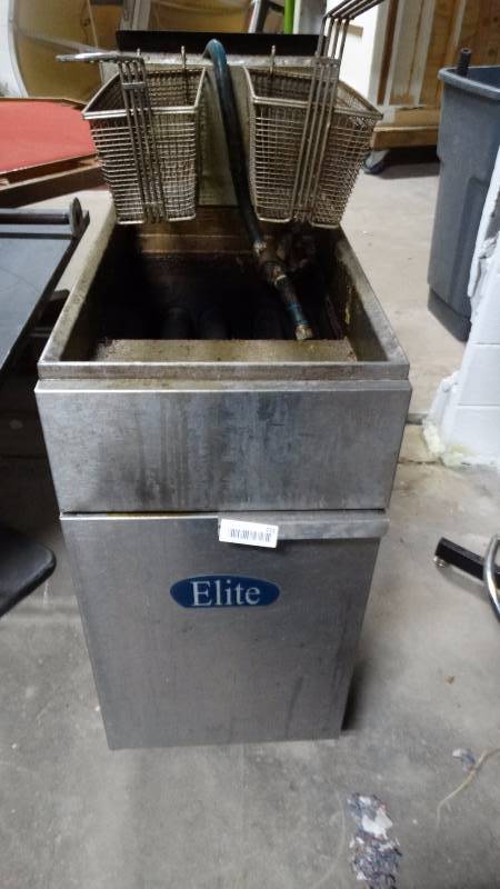 lot 231 image: Elite 2 basket fryer w gas line