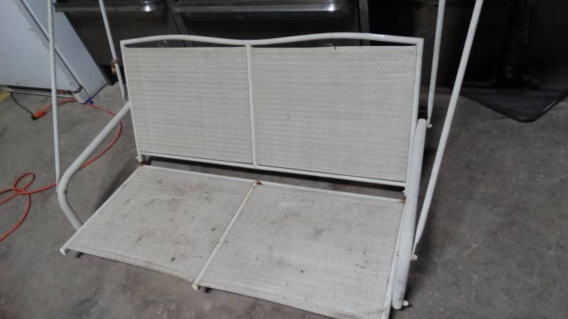 lot 232 image: Bench seat yard swing