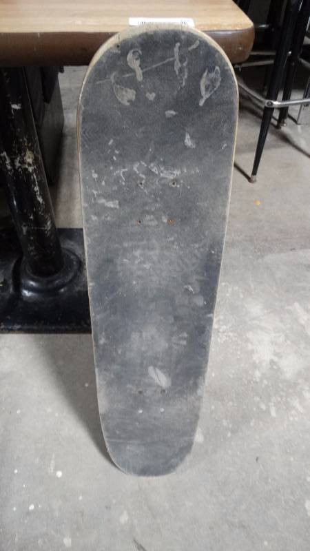 lot 234 image: Skateboard