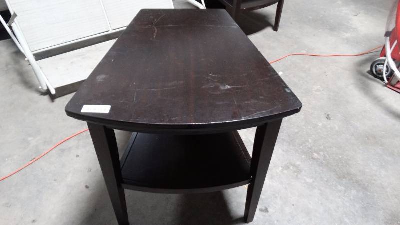 lot 238 image: Wood end table