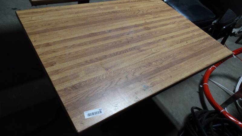 lot 282 image: Pedestal base dining table