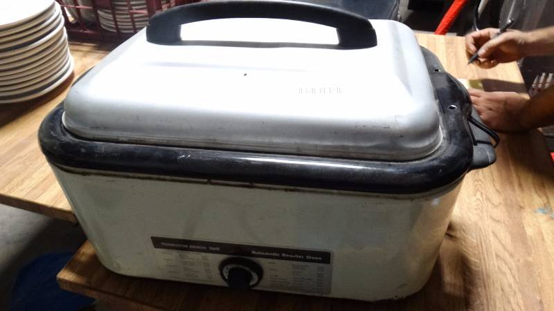 lot 288 image: Hamilton Beach roaster oven