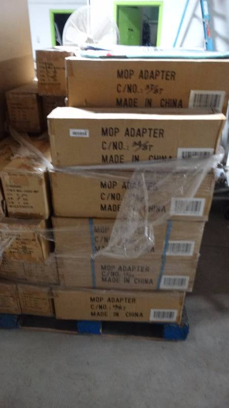 lot 322 image: Pallet of new 24 dust mop adapters