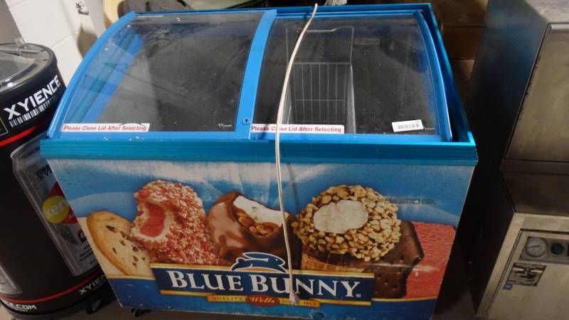 lot 330 image: Blue Bunny display ice cream freezer
