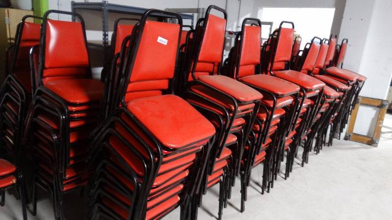 lot 332 image: 172 red metal frame padded stack chairs