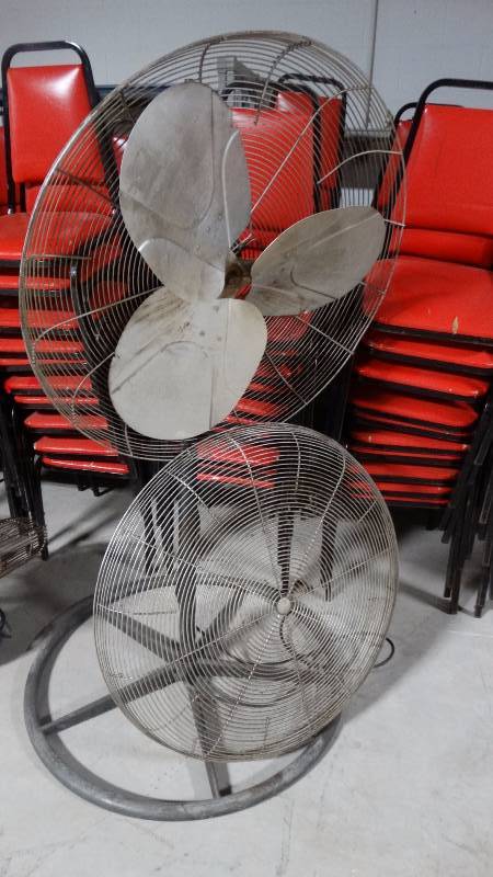 lot 338 image: Pedestal shop fan
