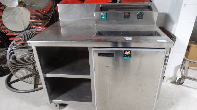 lot 339 image: Stainless steel refrigerated make table w 1 door cooler.