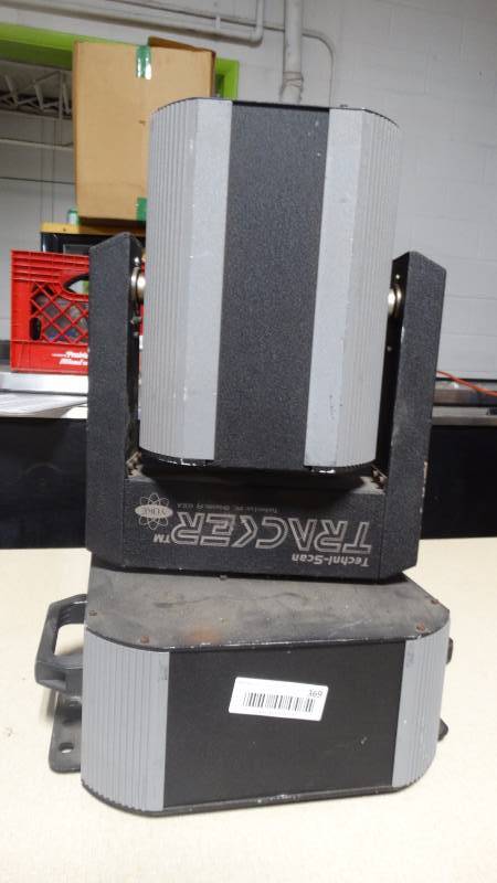 lot 369 image: Techni-Scan Tracker clubparty light
