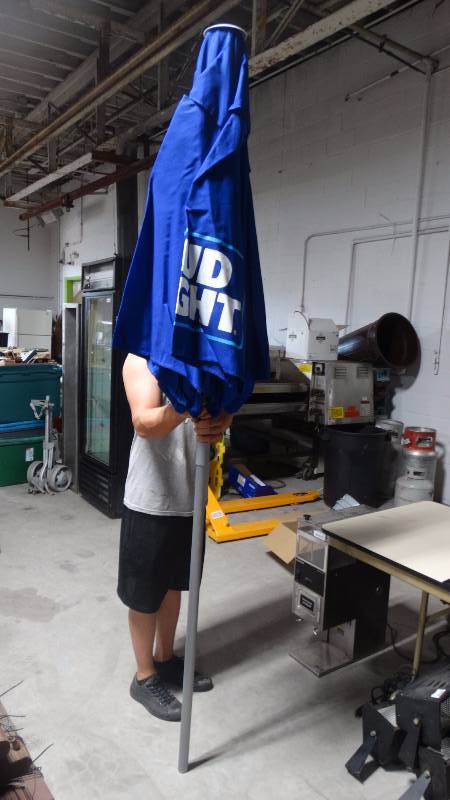 lot 386 image: New in box Bud light patio umbrella