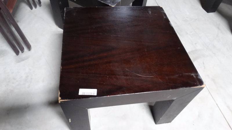 lot 389 image: 2 wood end tables