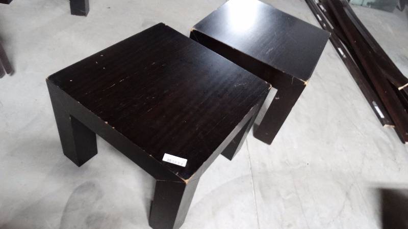 lot 390 image: 2 wood end tables