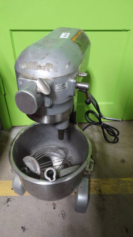 lot 305 image: Hobart 20 qt mixer w bowl, wire whisk, paddle