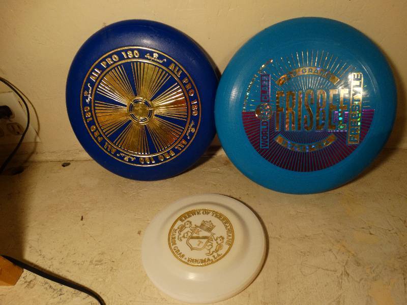 lot 101 image: Lot of 3 Frisbees
