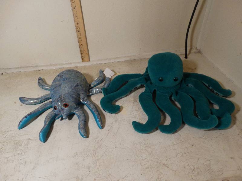 lot 102 image: Stuffed Sea Creature and Octopus Hand Puppet.