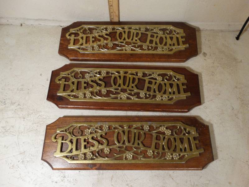 lot 107 image: 3- Wall Plaques.