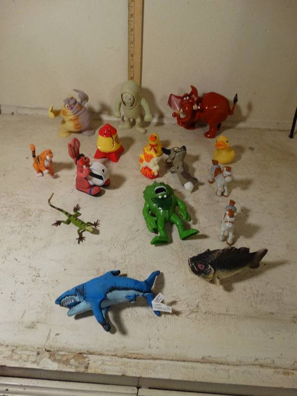 lot 108 image: Lot of 15 Assorted toys.