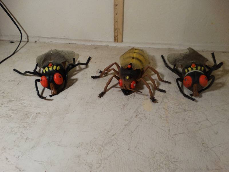 lot 109 image: 3 - 7 Fly bugs.