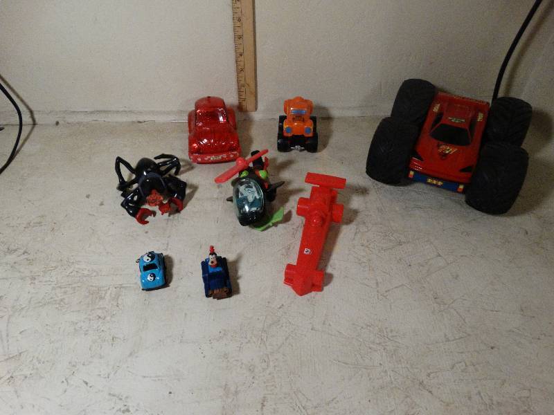 lot 111 image: Lot of 8 Assorted toys.