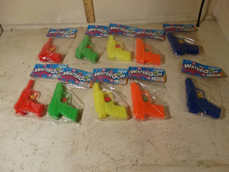 lot 113 image: Lot of 10 New in Package Water Guns.