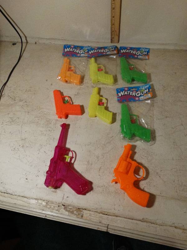 lot 114 image: Lot of 8 Some  New in Package Water Guns.