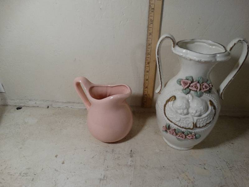 lot 138 image: Decor Vase and pitcher.