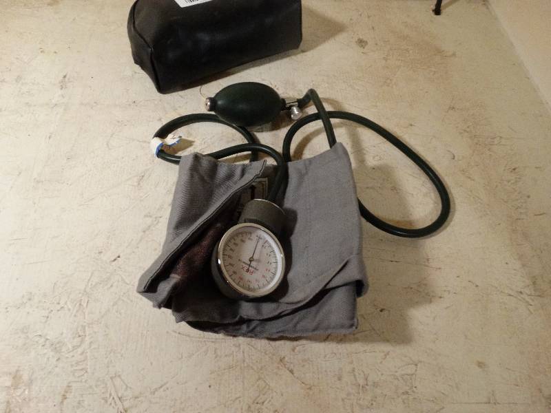 lot 154 image: Rex Sphygmomanometer.
