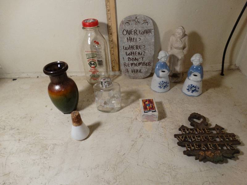 lot 165 image: Misc home decor, vase, candle holders, tarot cards.