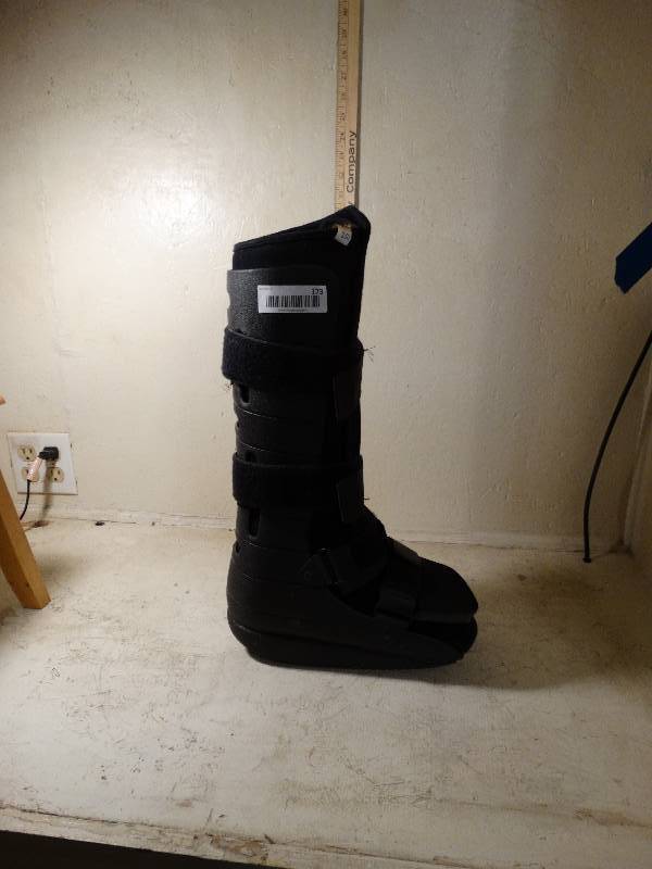 lot 173 image: Orthopedic boot.