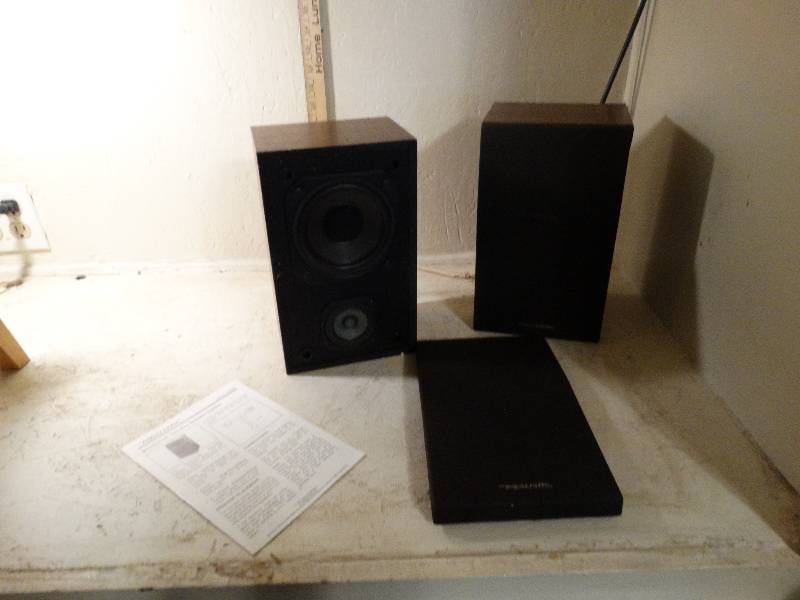 lot 176 image: 2 realistic speakers.