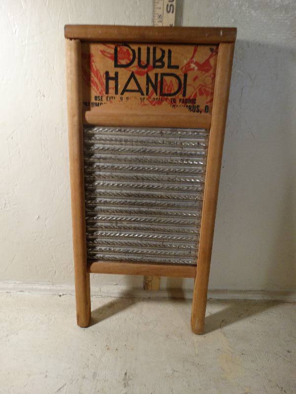 lot 183 image: 18x9 dubl handi washboard.