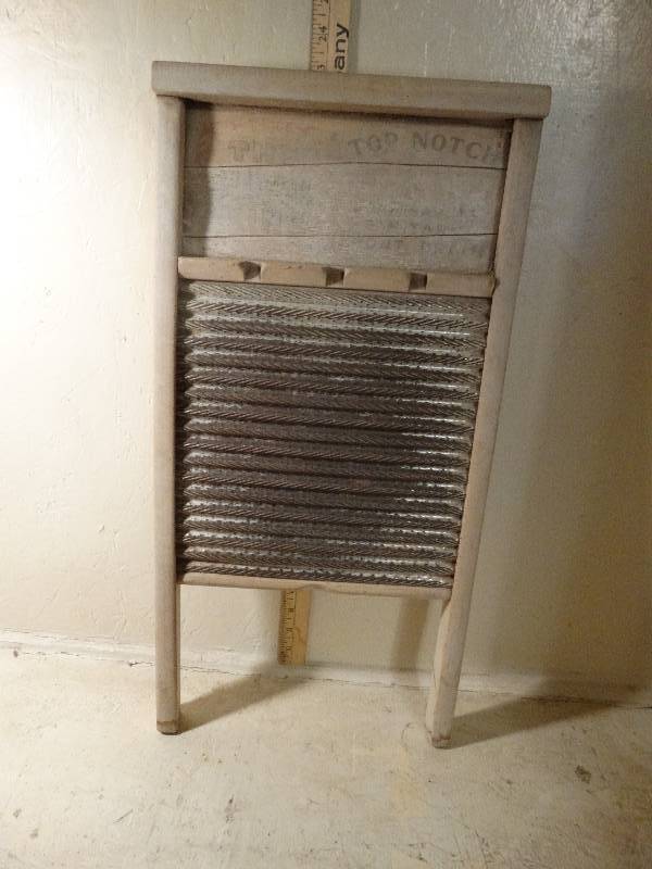 lot 184 image: Old washboard-National washboard co. 23x4 12