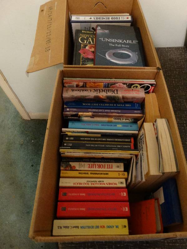 lot 189 image: 2 boxes of assorted books.