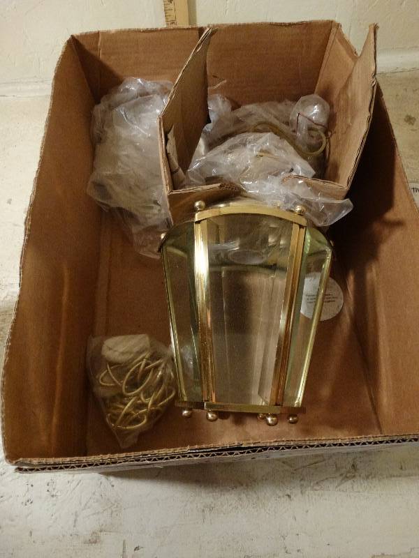 lot 196 image: Solid brass polished finish, beveled glass outdoor light fixture - New.