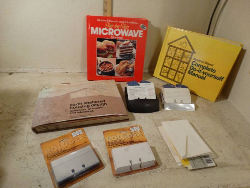 lot 200 image: Cookbook, DIY book, housing design book - rolodex cards.
