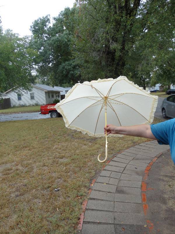 lot 232 image: Little Bo Peep Parasol.