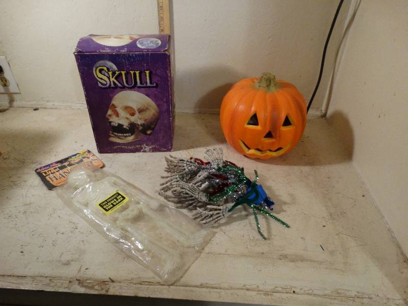 lot 237 image: Halloween Pumpkin, Skull, Hangups etc..