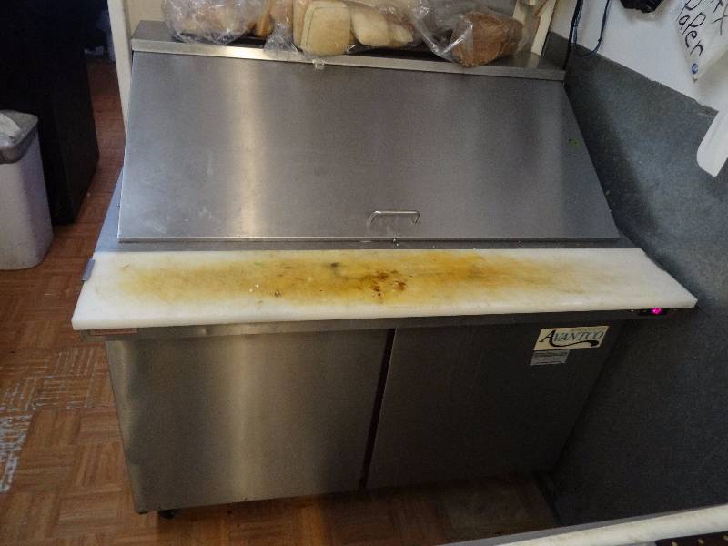 lot 5204 image: Avantco 48 Mega Top SaladSandwich (2) Door Prep Station