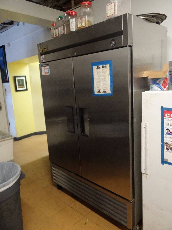 lot 5206 image: True (2) Door Upright Reach In Cooler