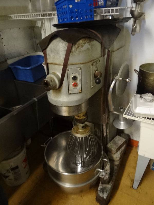 lot 5214 image: Hobart 60 Qt Mixer With Bowl And Attachments