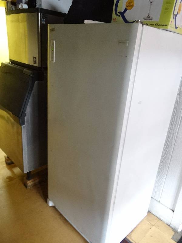 lot 5222 image: Frigidaire Single Door Upright Freezer