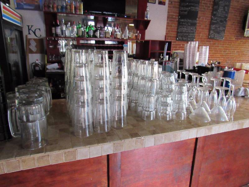 lot 4943 image: Large Lot Of Glassware